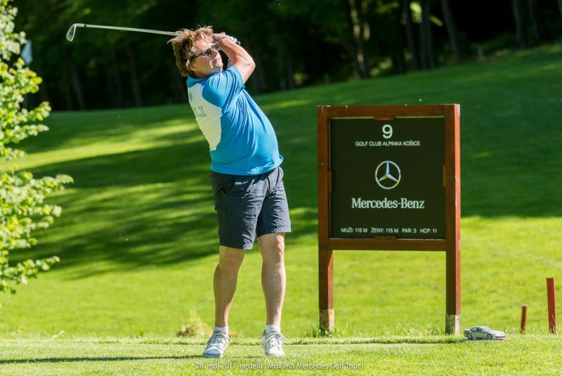 Mercedes Maxima golf tour
