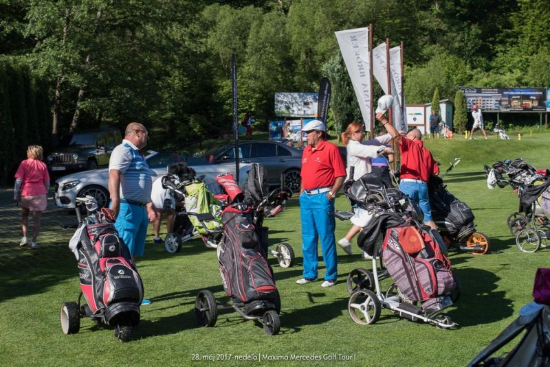 Mercedes Maxima golf tour
