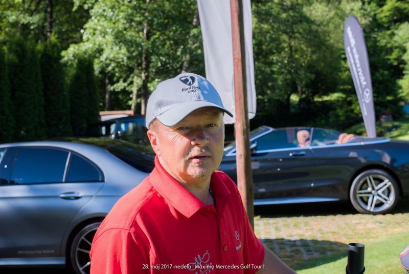 Mercedes Maxima golf tour