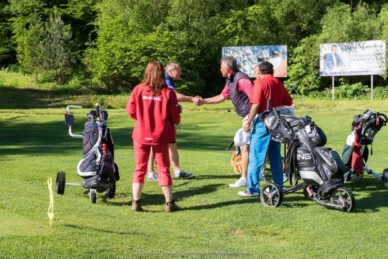 Mercedes Maxima golf tour