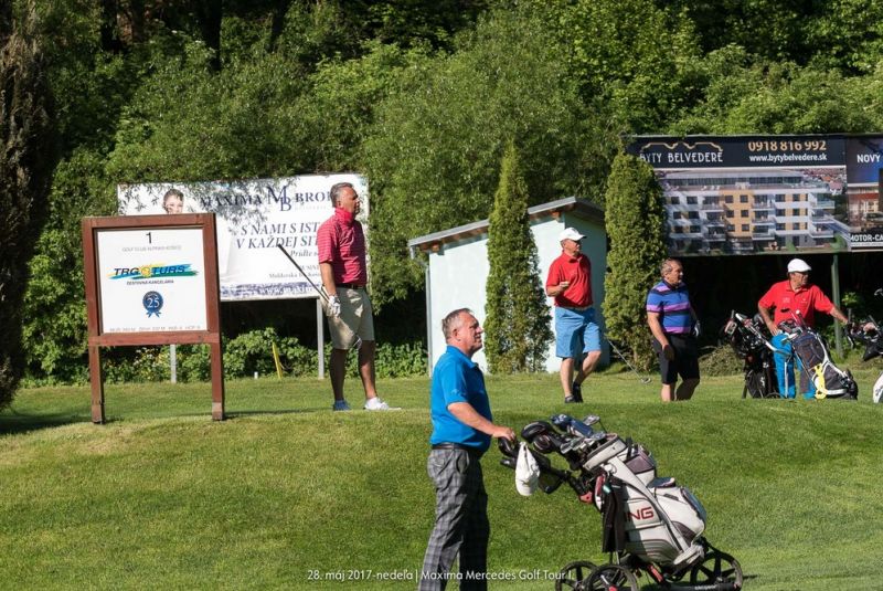 Mercedes Maxima golf tour