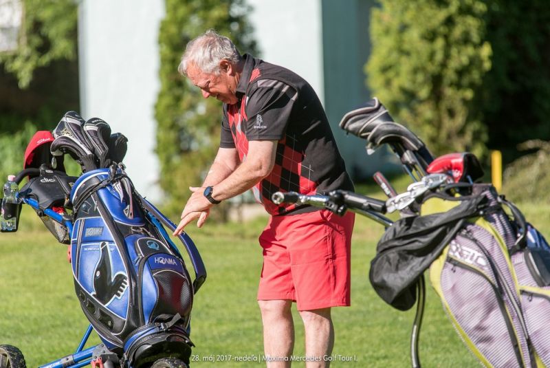 Mercedes Maxima golf tour