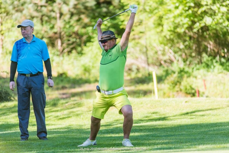 Mercedes Maxima golf tour