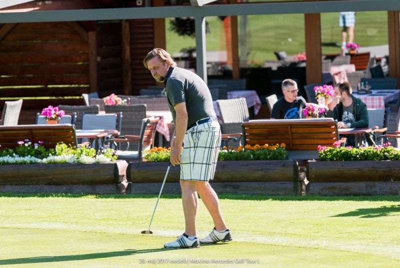 Mercedes Maxima golf tour