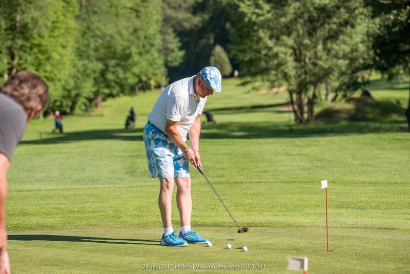 Mercedes Maxima golf tour
