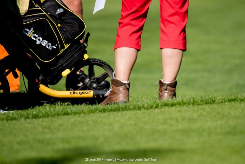 Mercedes Maxima golf tour