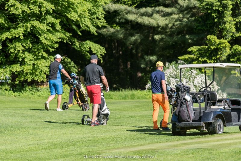 Mercedes Maxima golf tour