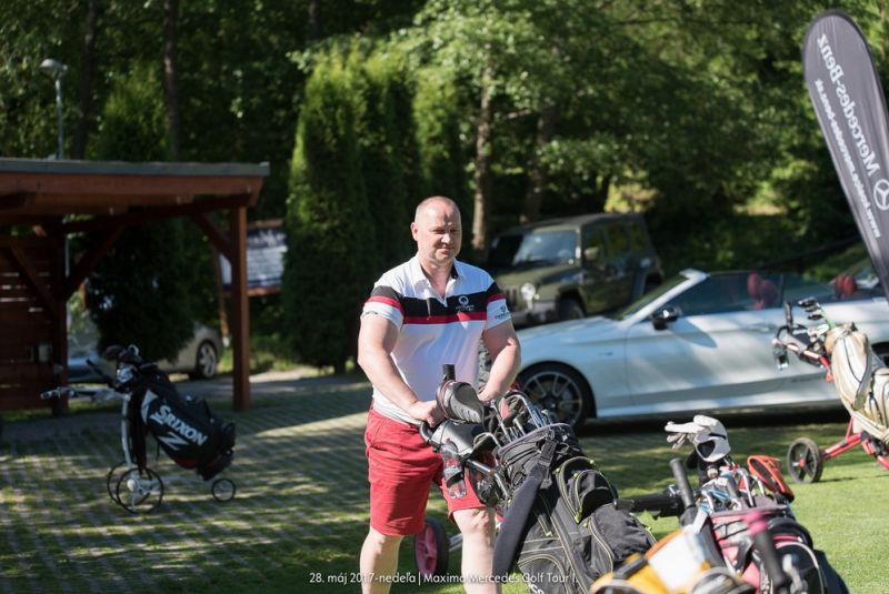 Mercedes Maxima golf tour