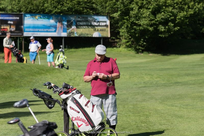 Mercedes Maxima golf tour