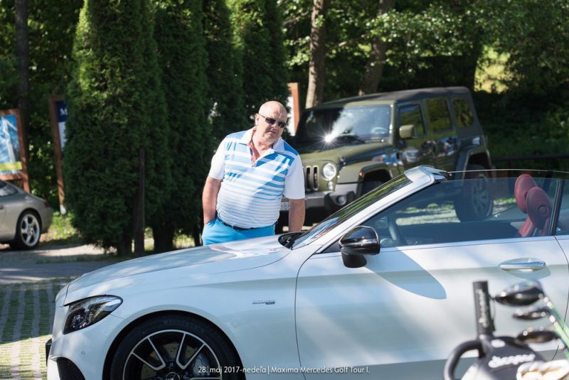 Mercedes Maxima golf tour
