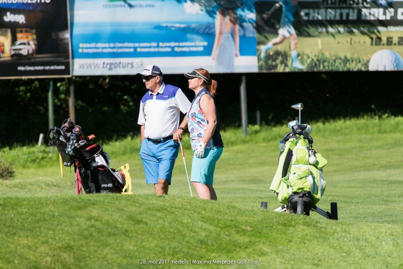 Mercedes Maxima golf tour