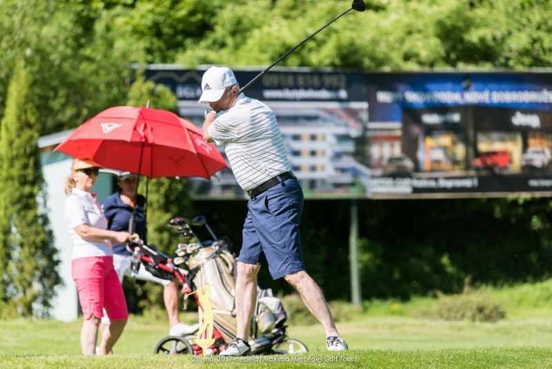 Mercedes Maxima golf tour
