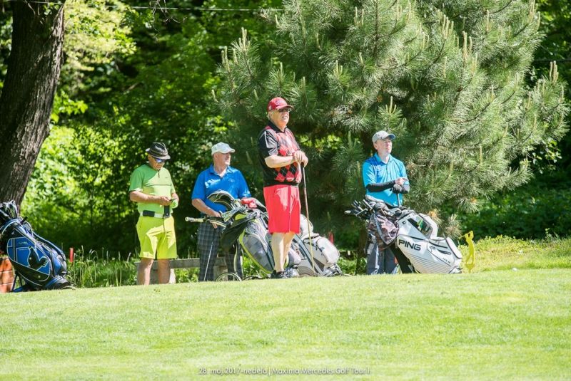Mercedes Maxima golf tour