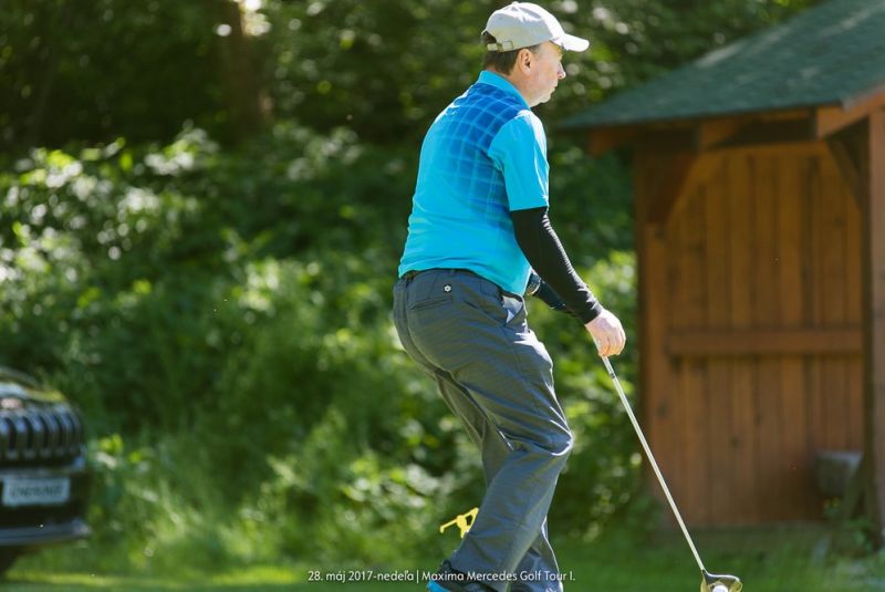Mercedes Maxima golf tour