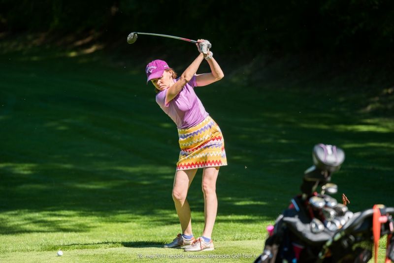 Mercedes Maxima golf tour