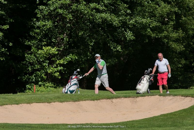 Mercedes Maxima golf tour