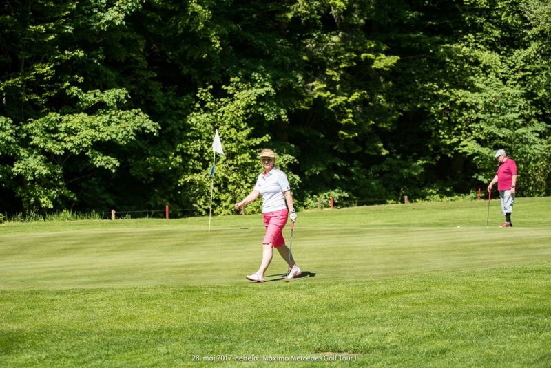 Mercedes Maxima golf tour