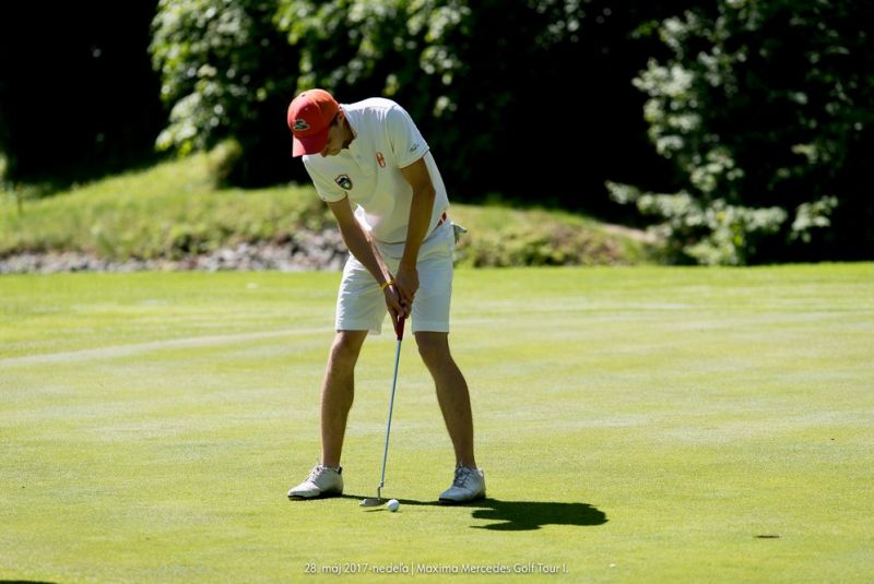 Mercedes Maxima golf tour