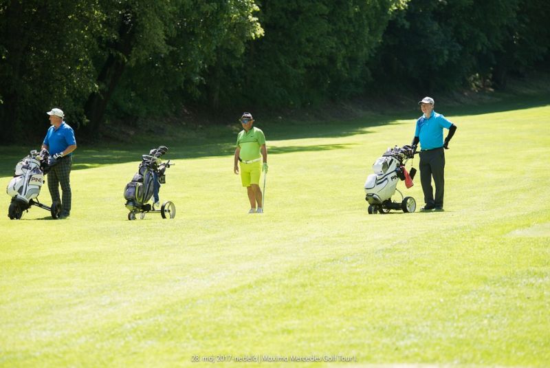 Mercedes Maxima golf tour