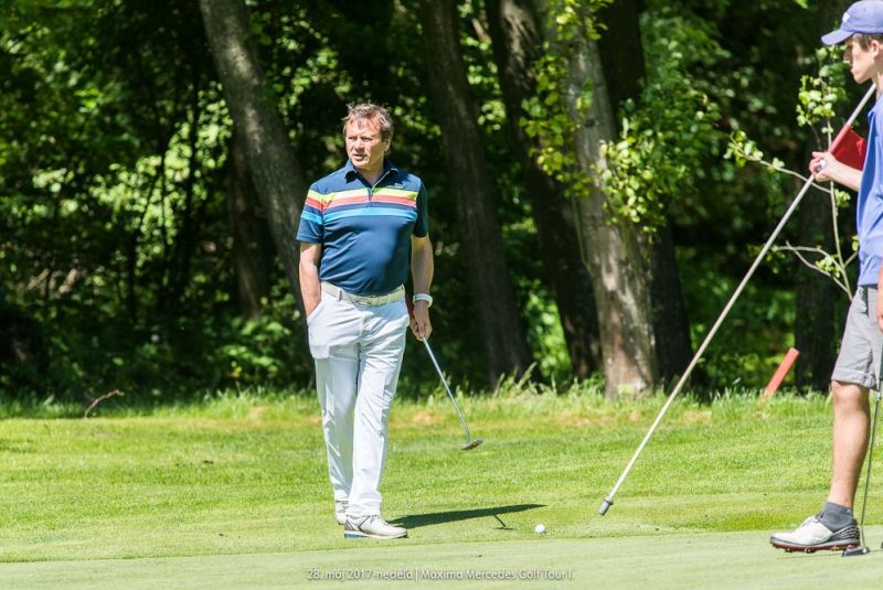 Mercedes Maxima golf tour
