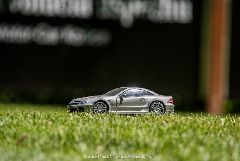 Mercedes Maxima golf tour