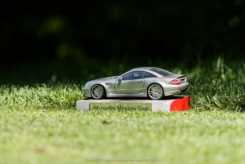 Mercedes Maxima golf tour