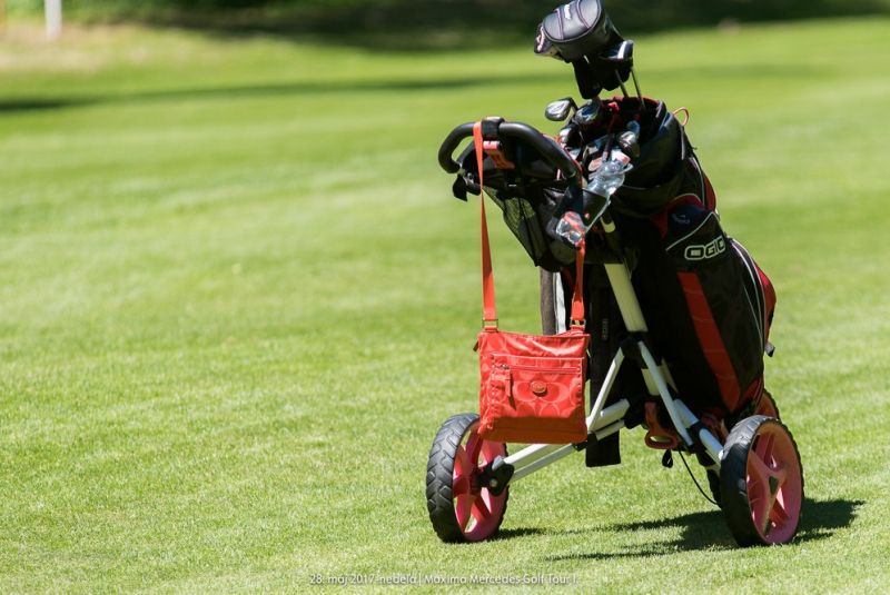 Mercedes Maxima golf tour