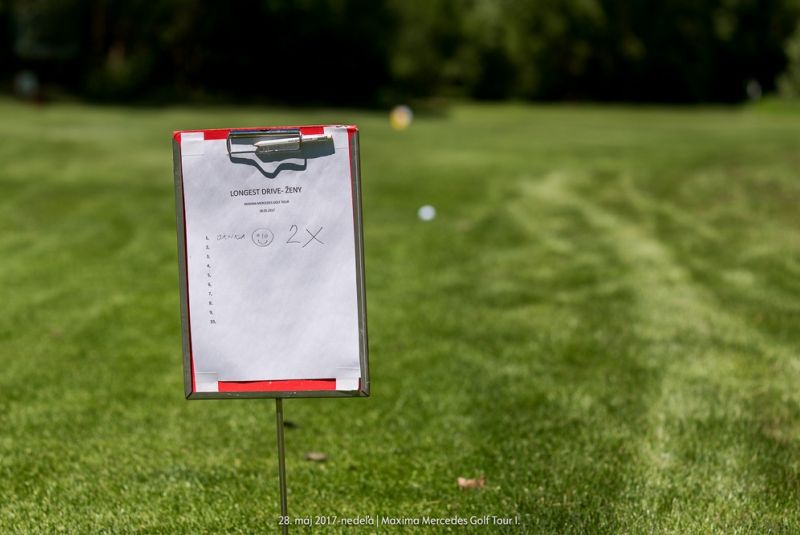 Mercedes Maxima golf tour