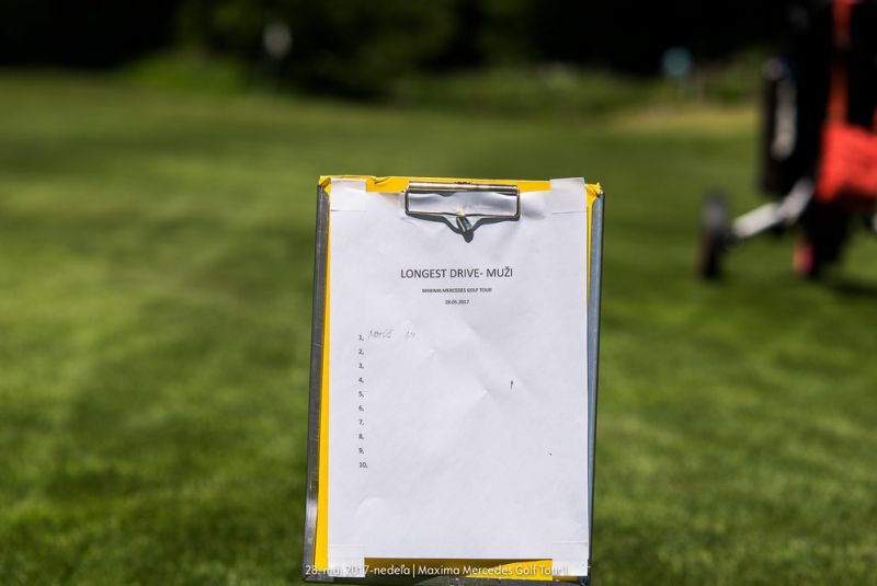 Mercedes Maxima golf tour