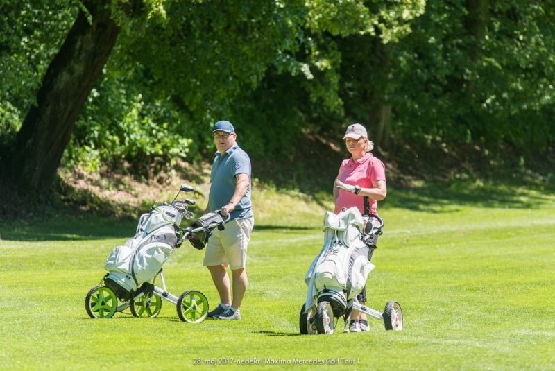 Mercedes Maxima golf tour