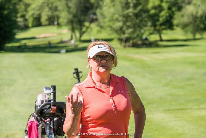 Mercedes Maxima golf tour