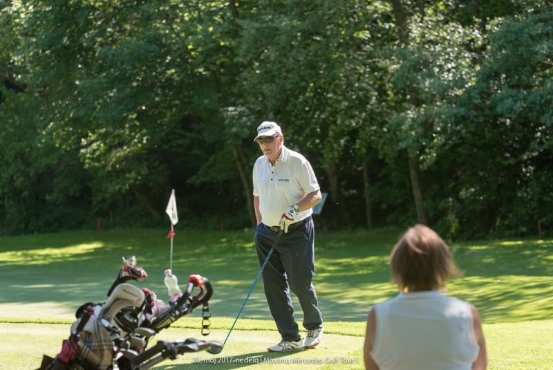 Mercedes Maxima golf tour