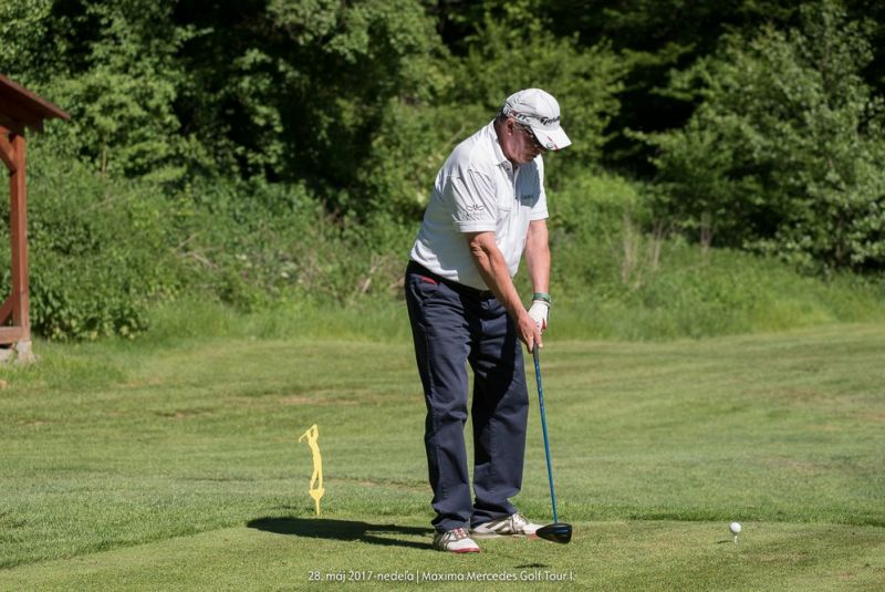 Mercedes Maxima golf tour