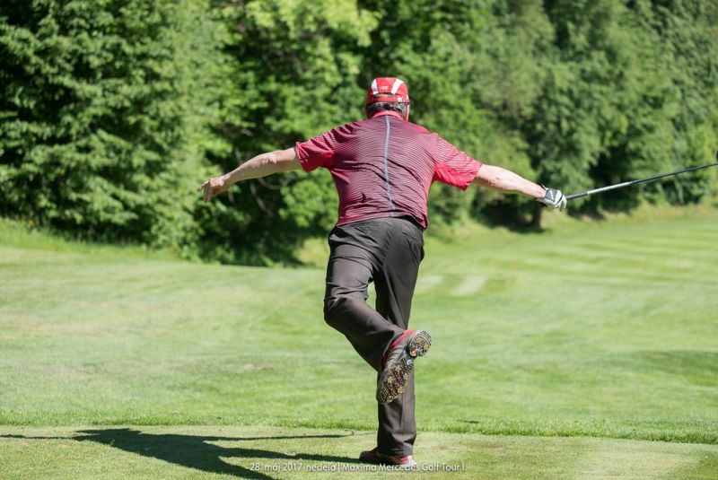 Mercedes Maxima golf tour