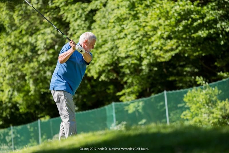 Mercedes Maxima golf tour