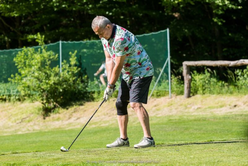 Mercedes Maxima golf tour