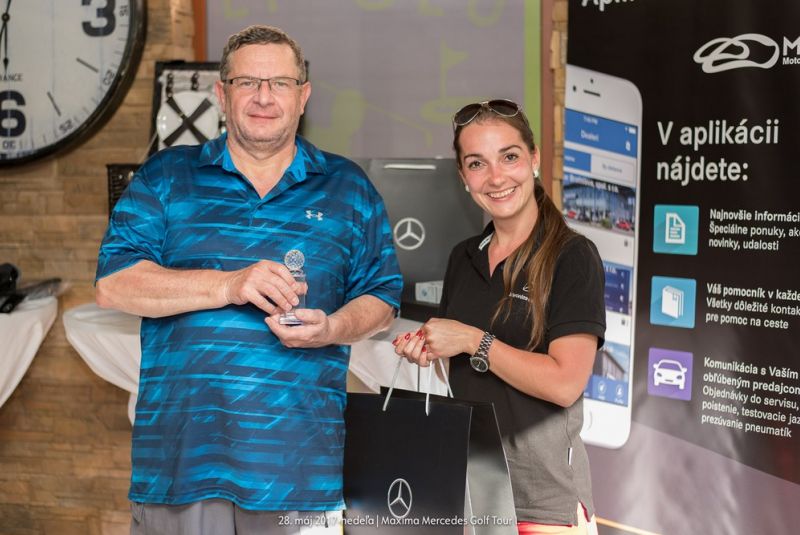 Mercedes Maxima golf tour