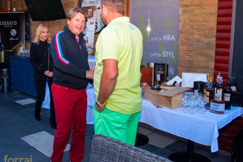 Pilous Wood golf cup