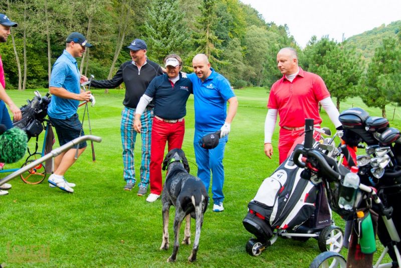 Pilous Wood golf cup