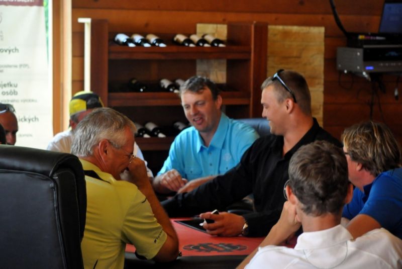 AEGON Golf & Hot Chilly poker
