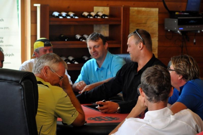 AEGON Golf & Hot Chilly poker