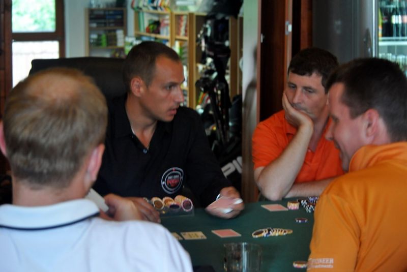 AEGON Golf & Hot Chilly poker