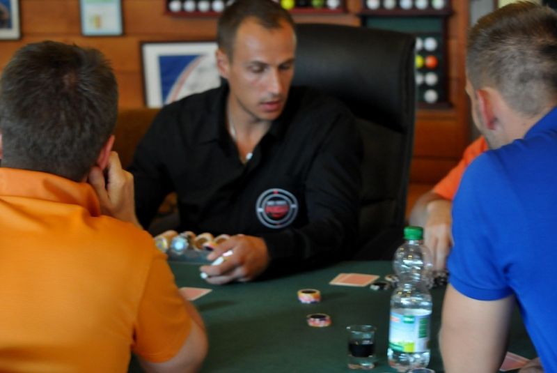 AEGON Golf & Hot Chilly poker