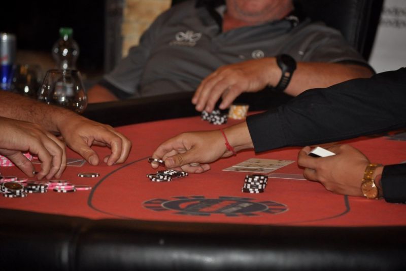 AEGON Golf & Hot Chilly poker