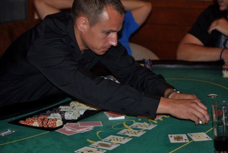 AEGON Golf & Hot Chilly poker